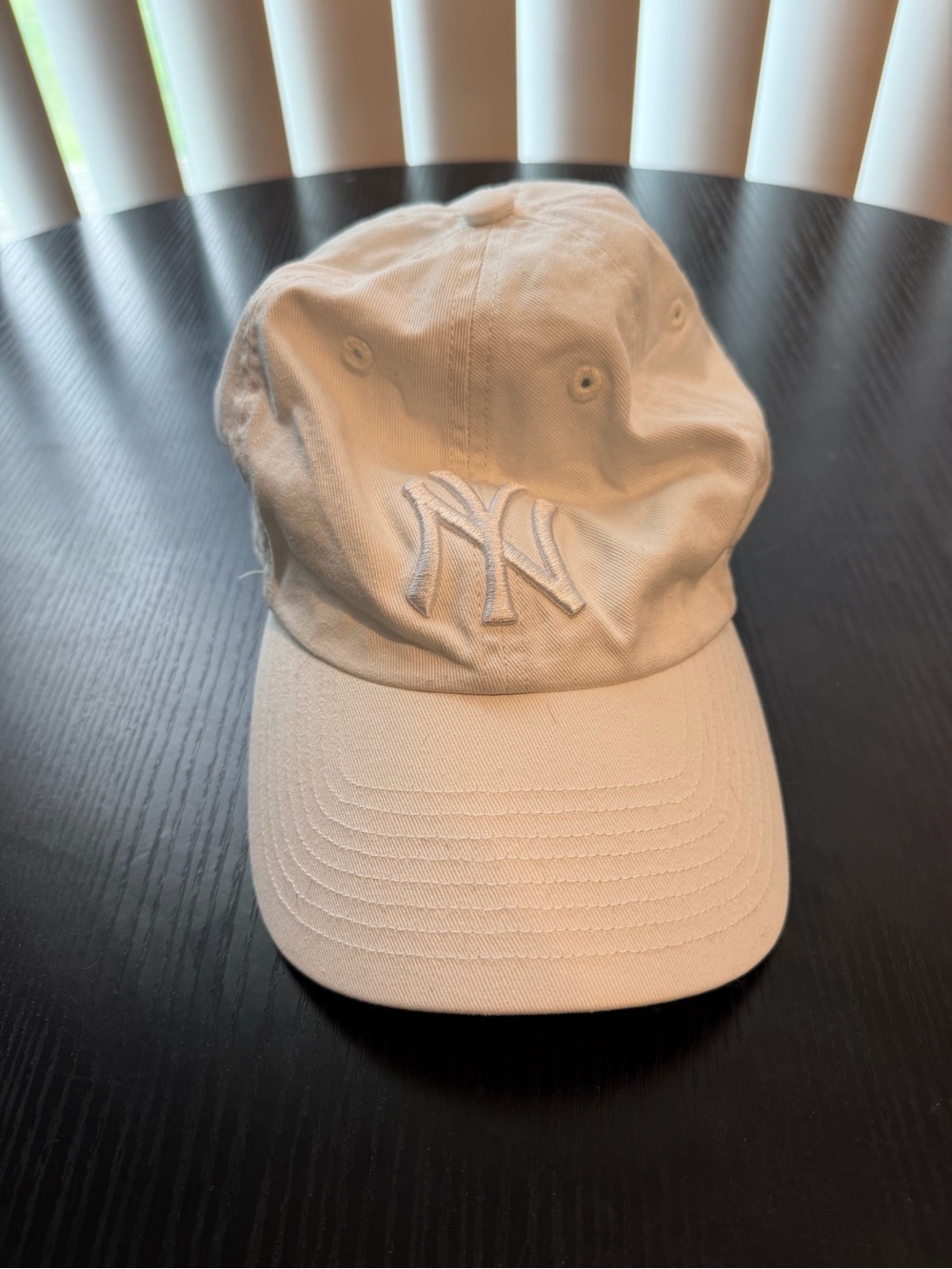‘47 New York Yankees Embroidered Logo Baseball Cap - white